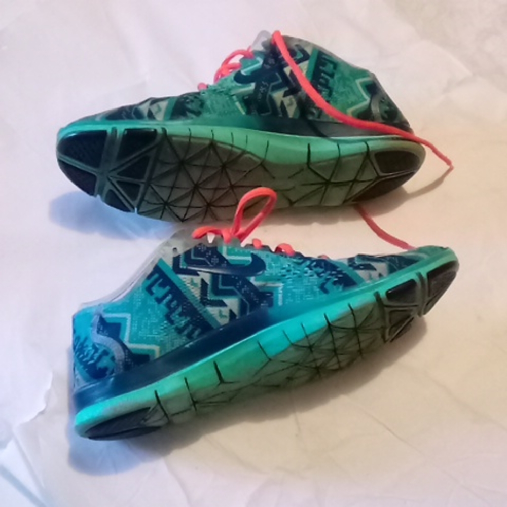 Nike free athletic TRI fit shoes